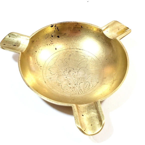 Vintage Etched Floral Pattern Brass 3 Cigarette Ashtray Or Trinket Dish Small - Picture 1 of 8